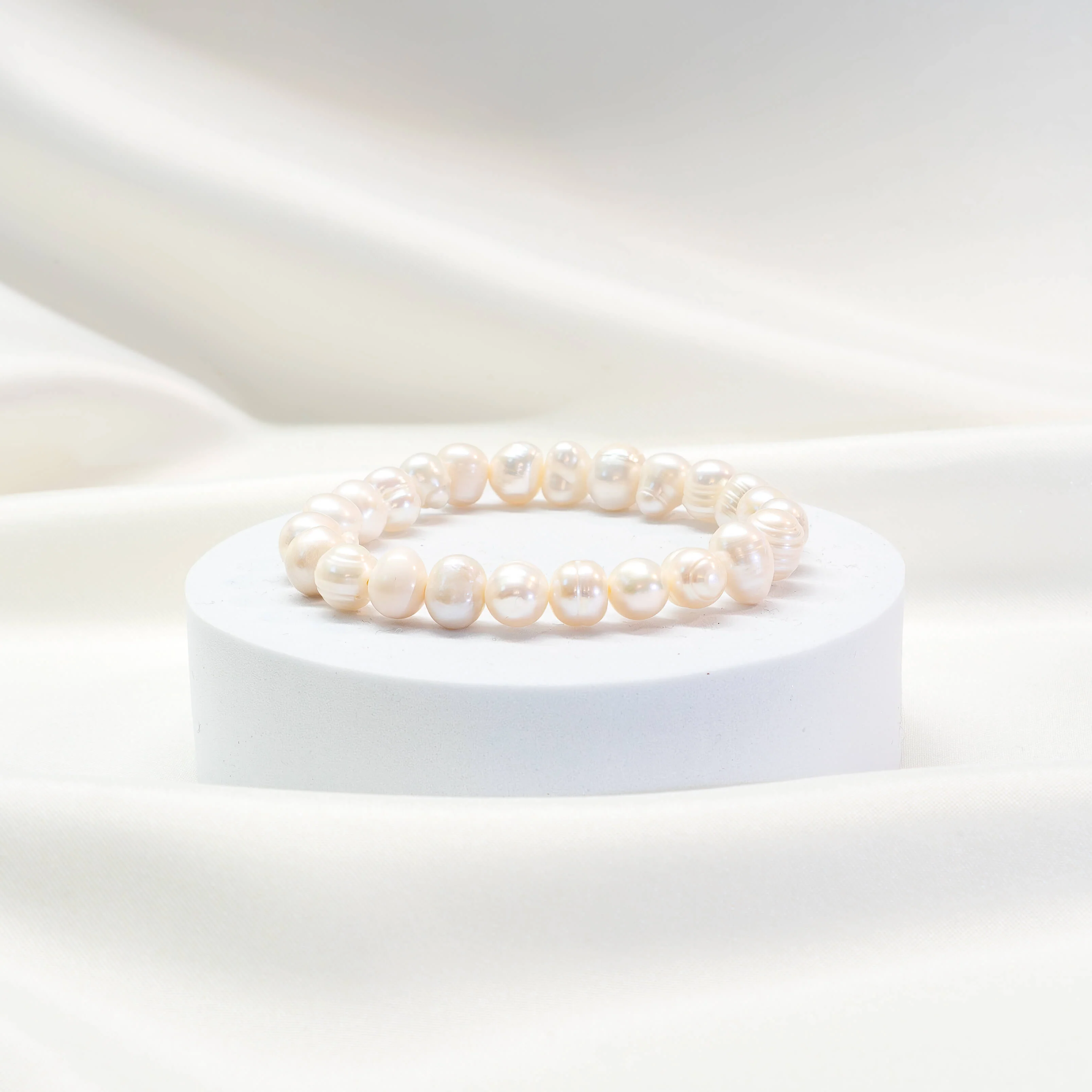 Armband mit weißen Potato-Süsswasserperlen - Image 3