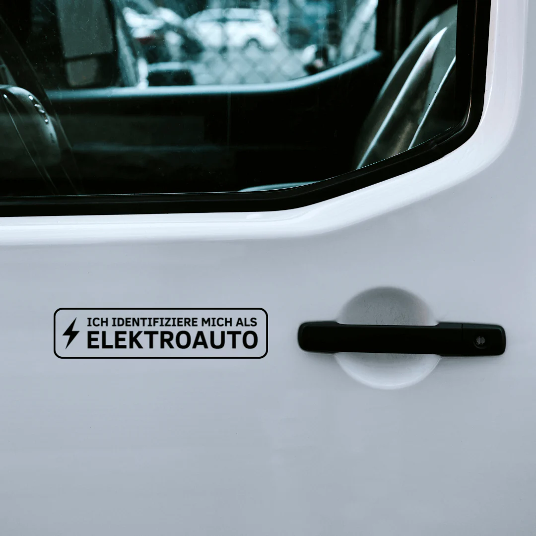 Autoaufkleber „Ich identifiziere mich als Elektroauto“ - Image 4