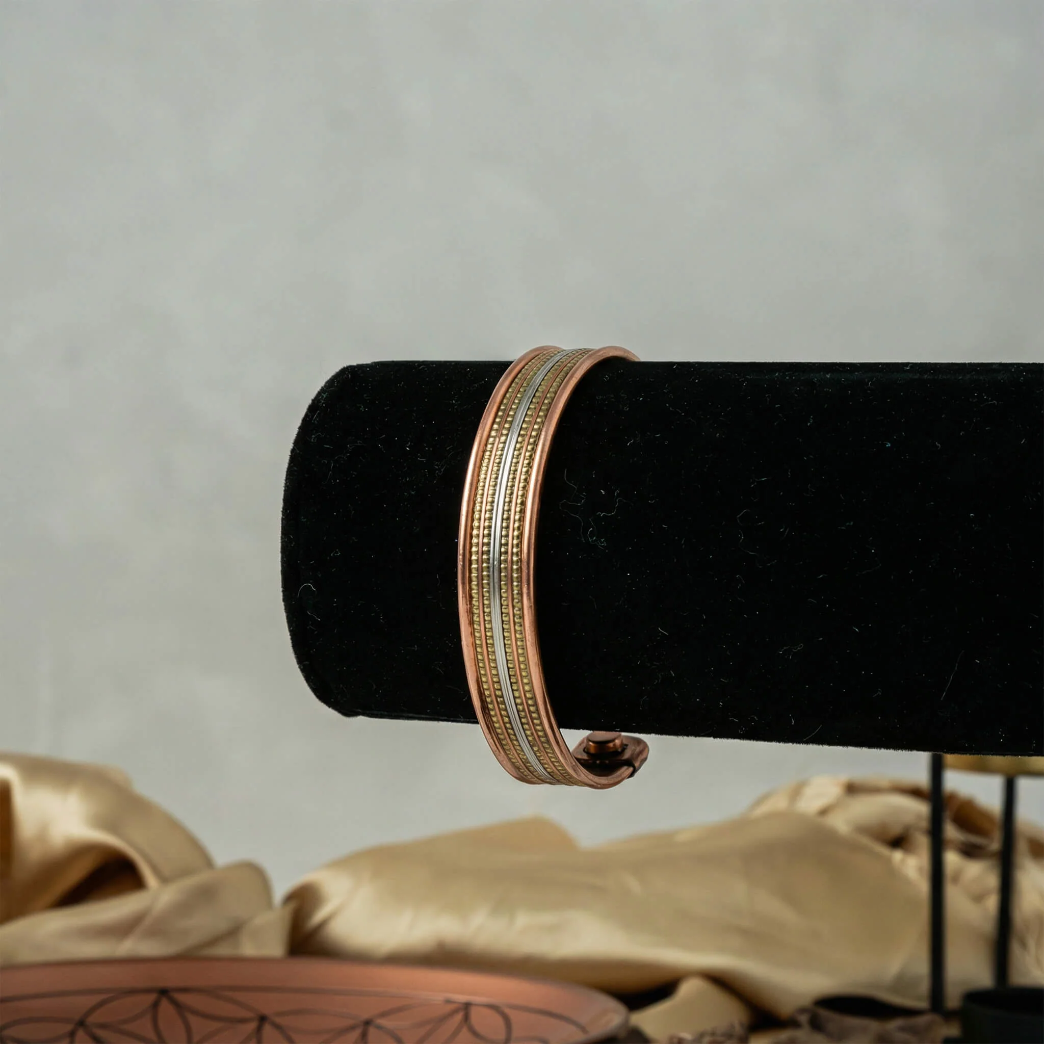 Magnetisches Kupferarmband „Linienmuster“ - Image 3