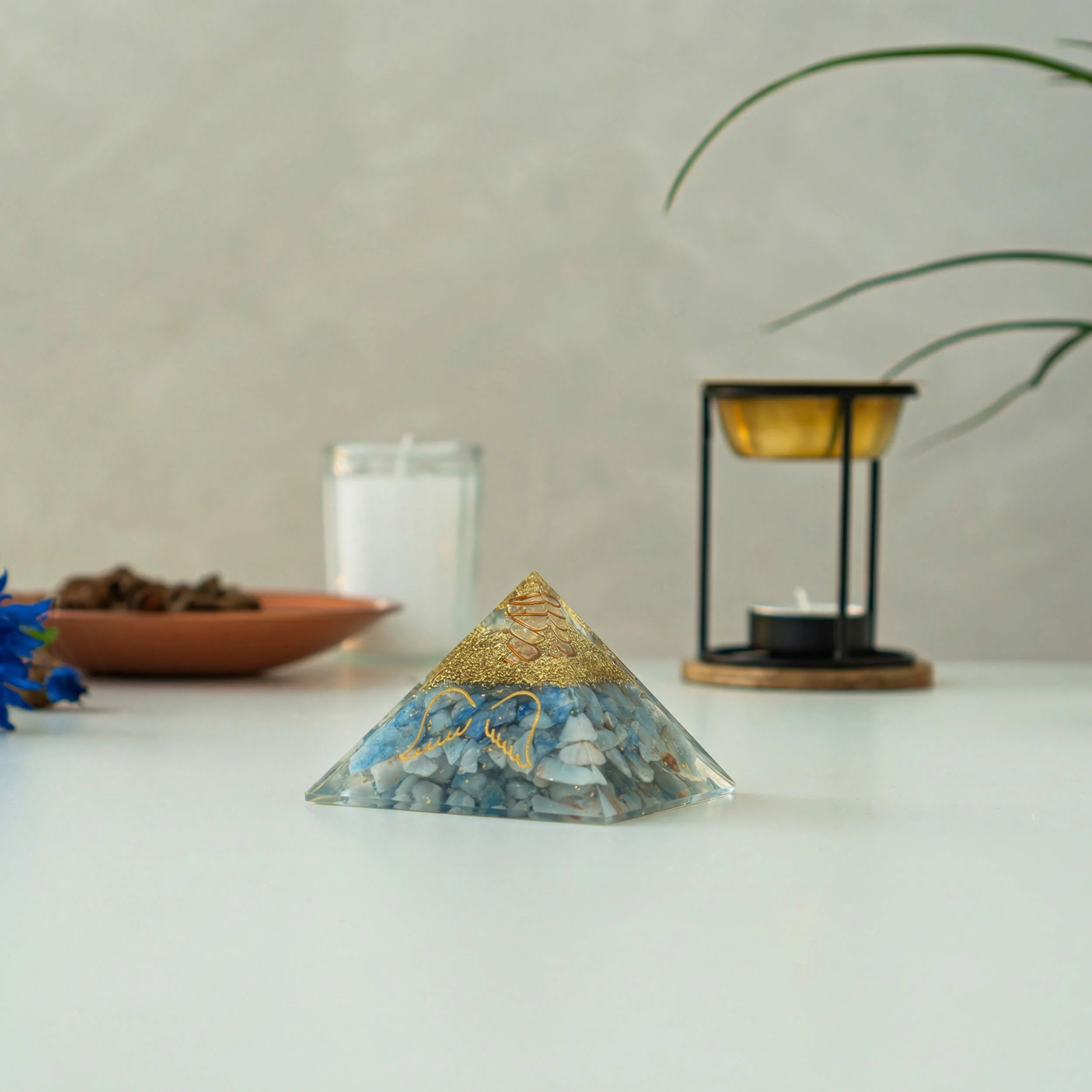 Orgonit Pyramide Angelit mit Engelsflügel - Image 2
