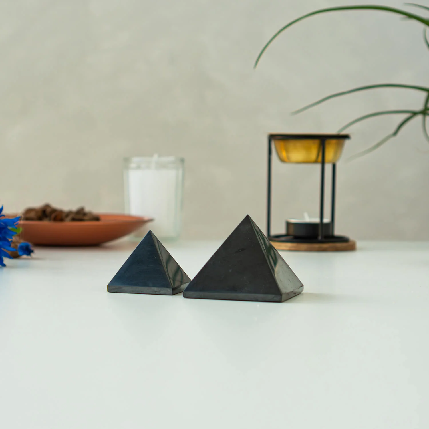 Shungit Pyramide groß - Image 3